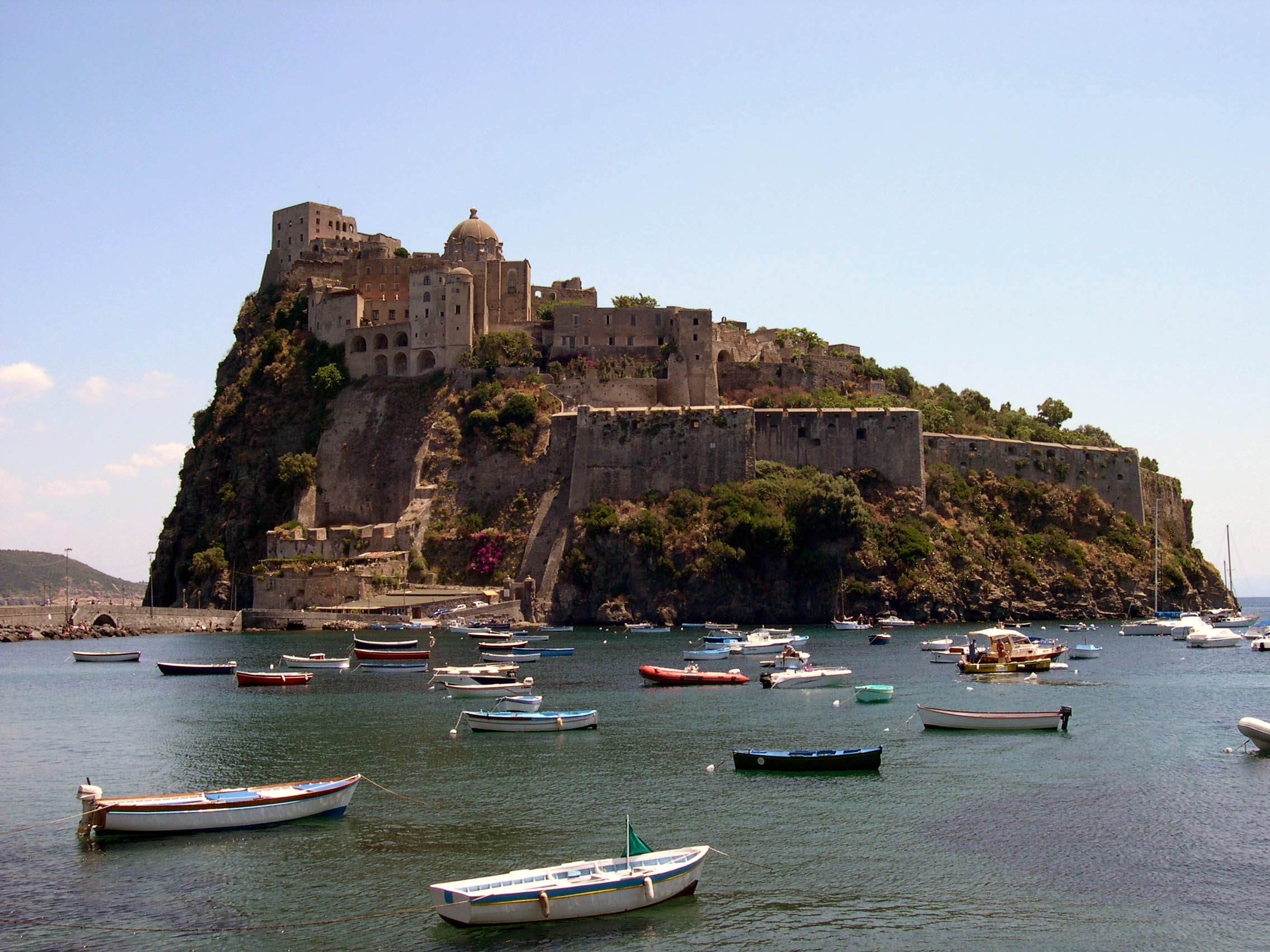 Ischia_castello_Aragonese.jpg